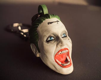 Villain Keychain – Manic Grin Head with Green Hair – Comic-Inspired Dark Accessory – Collector’s Favorite