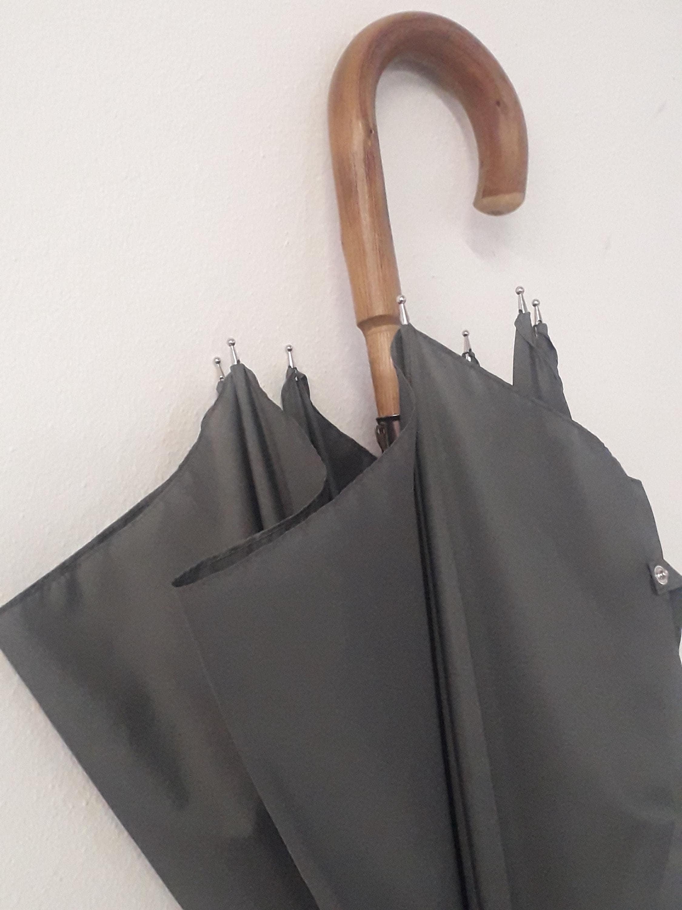 Elegant and very resistant men's umbrella with a single piece of "piantino" wood shaft and handle, Made in Italy