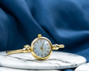 Reloj de pulsera ajustable con brazalete y esfera blanca romana de acero inoxidable dorado