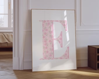 Letra E estampada con motivos florales / Decoración infantil con inicial rosa claro (Descarga digital)