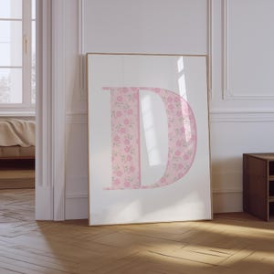 Impresión de la letra D / Impresión de nieta rosa claro / Impresión floral para guardería / Arte de pared con la letra inicial para guardería de niña / Impresión floral física