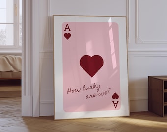 Hur lyckliga är vi-tryck | Trendig väggkonst med hjärter ess | Retro rosa estetiskt tryck | Preppy rosa spelkortstryck | Dekor till studentrum för flickor