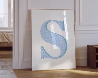 Letra S estampada con motivos florales / Decoración infantil con inicial azul claro (Descarga digital)