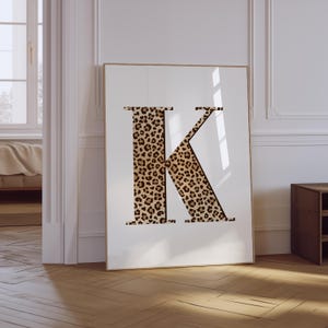 Impressão de letra K | Impressão de letra de leopardo | Decoração de parede maximalista | Arte de parede estética feminina | Pôster K | Impressão de arte de parede estilosa