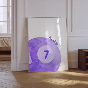 Vintage biljartbalprint | Muurkunst Lucky Ball | Retro handgetekende poster | Lila poster biljartbal | Trendy barwagenprint | Lila poster