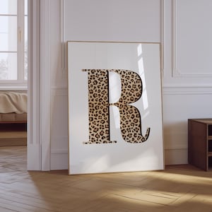 Impresión de la letra R / Impresión de la letra de leopardo / Decoración de pared maximalista / Arte de pared estético femenino / Póster R / Impresión de arte de pared elegante