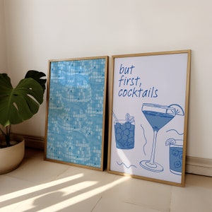Sztuka ścienna koktajlowa | Modna sztuka na wózek barowy | Minimalistyczny zestaw 2 wydruków | Wydruk Coastal Blue | Wydruk But First Cocktails | Wydruk Disco Ball