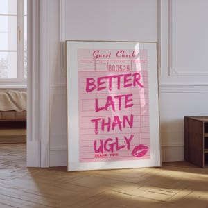 Besser spät als hässlich Druck | Gast Check Wand Kunst | Rosa Preppy Girly Wandkunst | Trendy Ästhetische Wohnung Wand Dekoration | Badezimmer Dekor