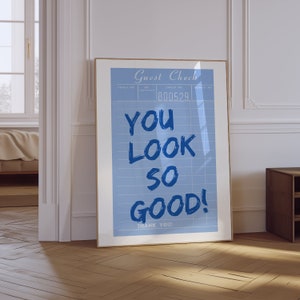 Plakat You Look So Good | Wydruk czeku gościa | Modna sztuka ścienna w stylu retro | Estetyczny wydruk wózka barowego dla dziewcząt | Sztuka ścienna w kolorze nadmorskiego błękitu | Plakat Preppy