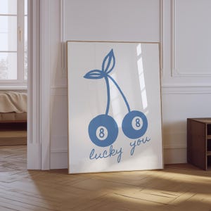 Du Glückspilz 8 Ball Poster | Retro Trendy Ästhetischer Druck | Vintage Pool-Ball-Druck | 8 Ball Kirsche Print | Poster in Marineblau | Barwagen-Druck