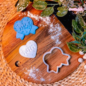 Milf Heart Cookie Cutter Set / Divertido regalo de panadero para ella / Party Cake Embosser Stamp Set / Cookie Making DIY Kit Badge Heart Biscuit Set imagen 3