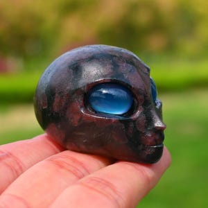 2.3&quot; Natural Garnet Aline Carved,Crystal Skull,Healing Crystal,Carved Skull,Skull Decor,Carved Crystal,Halloween Gift,Skull Ornament