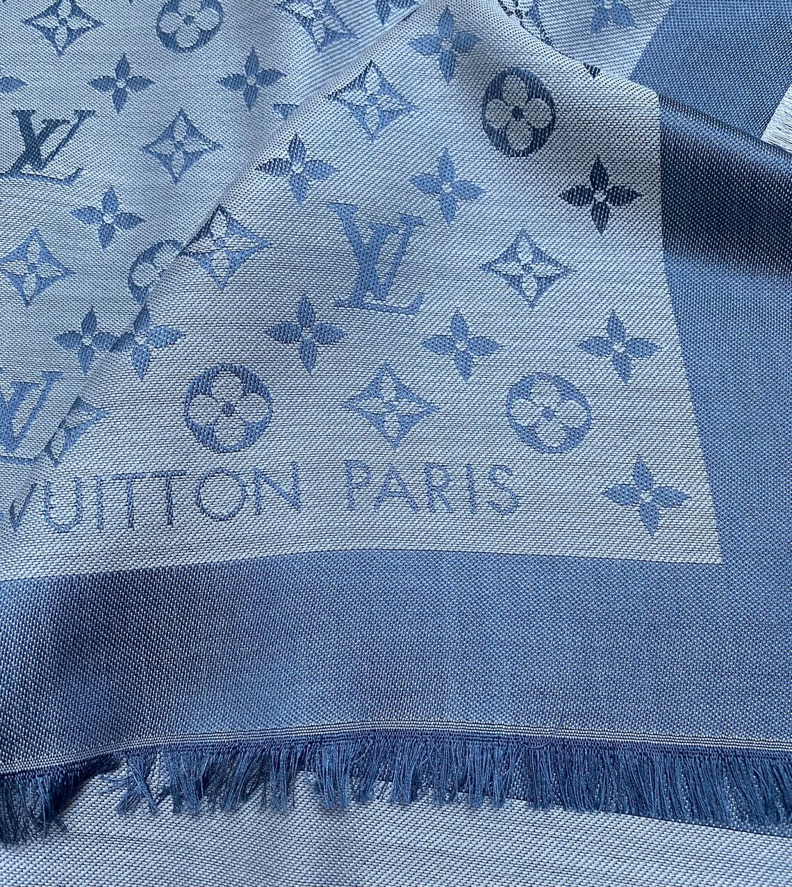 louis vuitton classic shawl