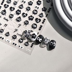 SÜßE SCHWARZE FIGUR große Augen - Nagelsticker selbstklebend