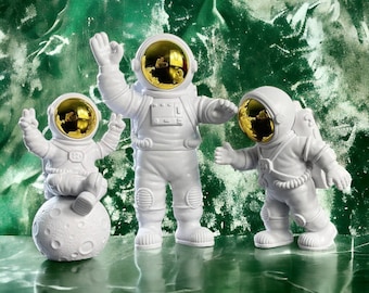 Handcrafted Astronaut Statues - Space Explorer Decor - Unique Home Accent - Quirky Sci-Fi,  Sculptures - --- Gift  for  Space  Enthusiasts-
