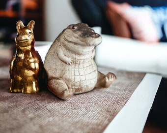 Adorable Ceramic Alligator Sculpture -Handcrafted Reptile Decor Whimsical Animal Statue Unique Gift for Reptile Enthusiasts Cute Home Accent