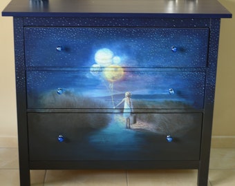 Blauwe ladekast met decoupage ladekast slaapkamer handgeschilderde ladekast meisjesladekast planeten ladekast