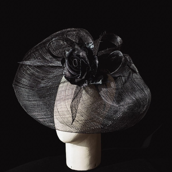 Coiffe pour femme - Mélisande - serre-tête en sisal noir et fleur noire - Mariage, cérémonie, baptême, printemps, été.