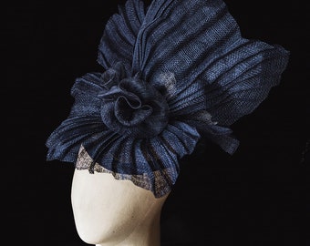 Coiffe pour femme - Kristina - serre-tête en sisal bleu marine et fleurs en sisal bleu marine - Mariage, cérémonie, baptême, printemps, été.