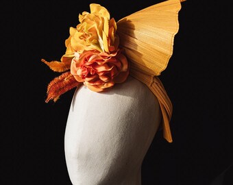 Bandeau pour femme - Joséphine - façon turban en feuille de bananier orange et fleurs - Mariage, cérémonie, baptême, printemps, été.