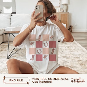 Camiseta Retrô Cowgirl Rosa Png Design Western Sublimation Country Girl Png Trendy Botas Cowboy Rosa T-Shirt Png Chapéu Cowgirl Rosa Sublimação