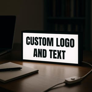 Tabliczka z logo firmy, spersonalizowana kasetonowa tablica świetlna z logo – spersonalizowana tabliczka z logo firmy, spersonalizowane oświetlenie LED z tekstem, dekoracja ścienna do kawiarni, tabliczka na ladę i do kawiarni