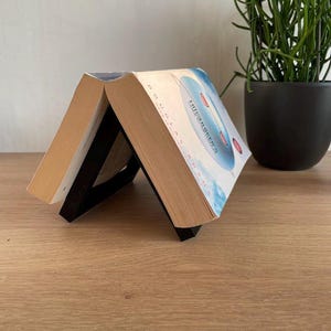 Book display open design