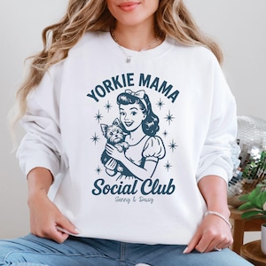 Yorkshire Terrier Vintage Style Social Club Name Sweatshirt, Benutzerdefinierte Yorkie Hundemutter Rundhalspullover, Yorkie Liebhaber Geschenk, Geschenk für Hundebesitzer