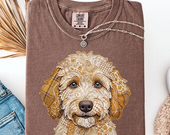 Maglietta Goldendoodle con finta patchwork, maglietta vintage da mamma di cane con motivo trapuntato, stile cottagecore con grafica floreale.