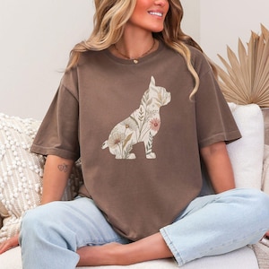 Chemise fleurie bouledogue français Comfort Colors®, t-shirt fleurs sauvages pour maman chien Frenchie, t-shirt cottagecore, cadeau pour amoureux des chiens, maman propriétaire de chiot