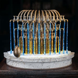 Das Badezimmer der Vertrauensvollen (mit LED-Lichtern) - Magischer Brunnen Diorama mit goldenem Ei - Handgefertigtes Sammler Display