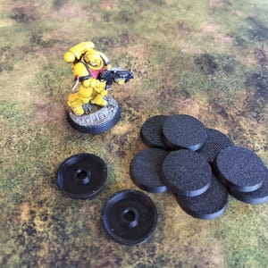 Basi rotonde e ovali per wargame / Basi sceniche per miniature / Basi predisposte per magneti / Fabbrica Txarli