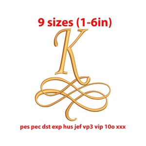 Pode incluir: Letra "K" bordada em dourado com enfeites decorativos. O texto "9 tamanhos (1-6in)" está acima da letra. Abaixo da letra estão os formatos de arquivo: pes pec dst exp hus jef vp3 vip 1oo xxx.