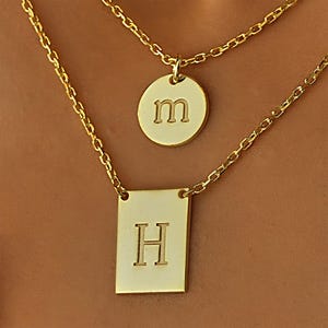 Collar con placa de identificación circular o rectangular, collar clásico, regalo para hermana, collar con inicial para niños, collar personalizado para primos.