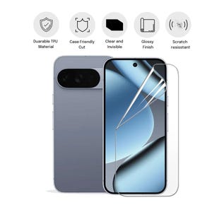 Puede incluir: Un smartphone gris con un protector de pantalla transparente. El teléfono tiene un módulo de cámara rectangular. El protector de pantalla es brillante y transparente. El texto en la imagen incluye "Durable TPU Material", "Case Friendly Cut", "Clear and Invisible", "Glossy Finish" y "Scratch resistant".