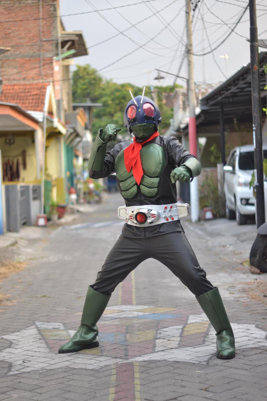 仮面ライダーブラック ヘルメット 1/1スケール 着用可能 コスプレ用　磁石装置 仮面ライダーブラック ヘルメット 1/1スケール 着用可能