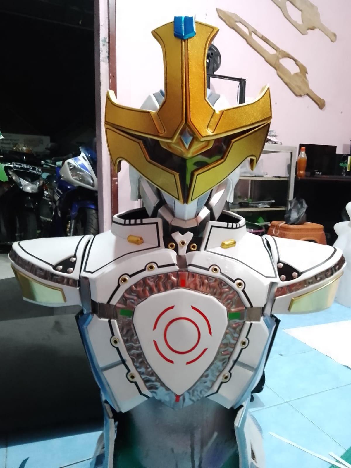 仮面ライダーイクサ（夜骑）　コスプレ用マスク　塗装完成品 仮面ライダーカイザ（Kaixa） コスプレ用マスク 塗装完成品