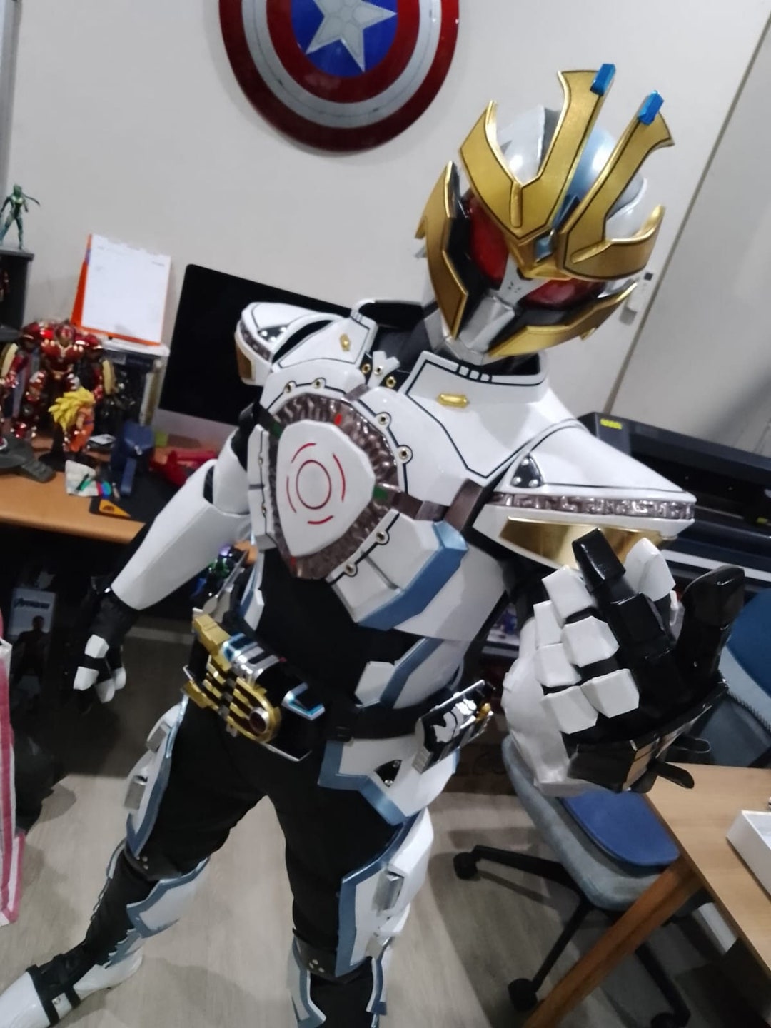 仮面ライダーイクサ（夜骑）コスプレ用マスク塗装完成品