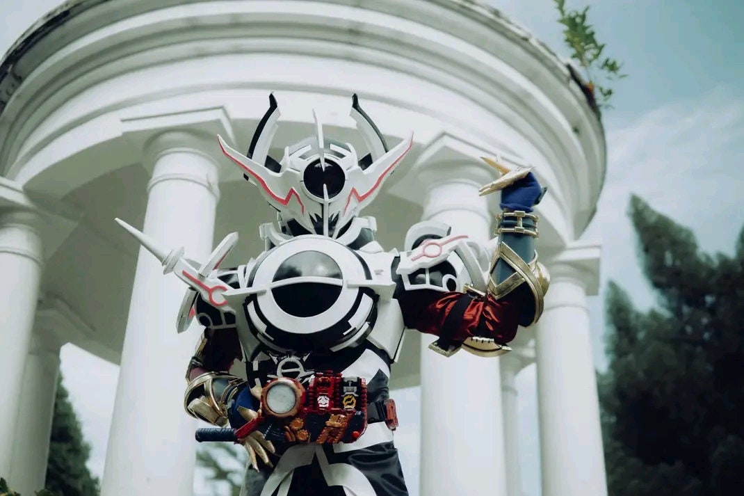 仮面ライダーエボル ブラックホールヘルメット 劇中再現コスプレ複製 仮面ライダーエボルト ブラックホール：着用可能なコスプレ衣装