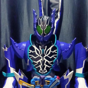 Kamen Rider Rogue Crocodile in Rogue Kamen Rider Build Tokusatsu Suit Wearable Cosplay Costume Commision Order