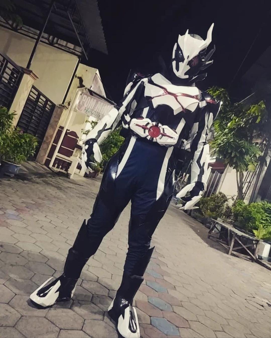 仮面ライダーアーク01　特撮仕様コスプレ衣装一体式　複眼発光モデル 仮面ライダーアーク01 特撮仕様コスプレ衣装一体式 複眼発光モデル