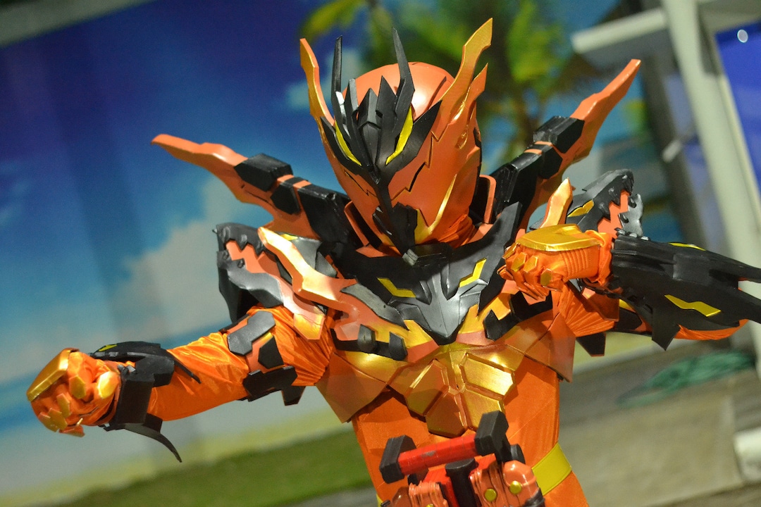 Kamen Rider Cross-z Magma: Wearable Cosplay Costume
