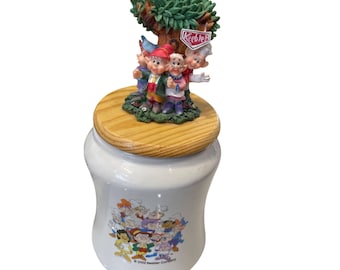 Keebler 2002 VTG ceramic graphic Keebler clan lided 9" x4" jar SKU 10-148