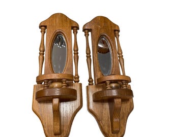 Candelabros de pared de madera, latón y espejo, estilo colonial, hechos a mano, de la marca VTG. SKU 10-150