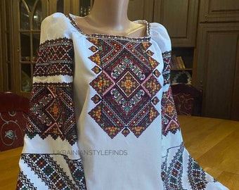 Colorful bohemian blouse with embroidery in the Ukrainian style, white cotton sfirt, easy wear, spring clothes, boho wear, street clothes