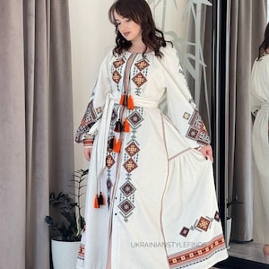 Vestido de mujer de algodón azul claro con bordados de colores, minivestido de mujer, vestido ucraniano, look especial para mujer, una combinación suave