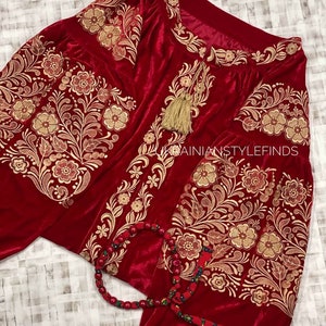 Ukrainische traditionelle Bluse im Nationalstil, roter Samt, Boho Kleidung, rote Bluse, Boho, Straßenkleidung, verzierte Bluse