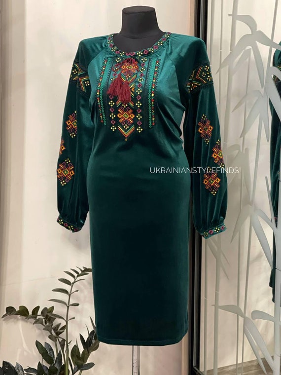 green velvet embroidered dress Robe 'Misha' en velours vert lierre brod ivy / XL