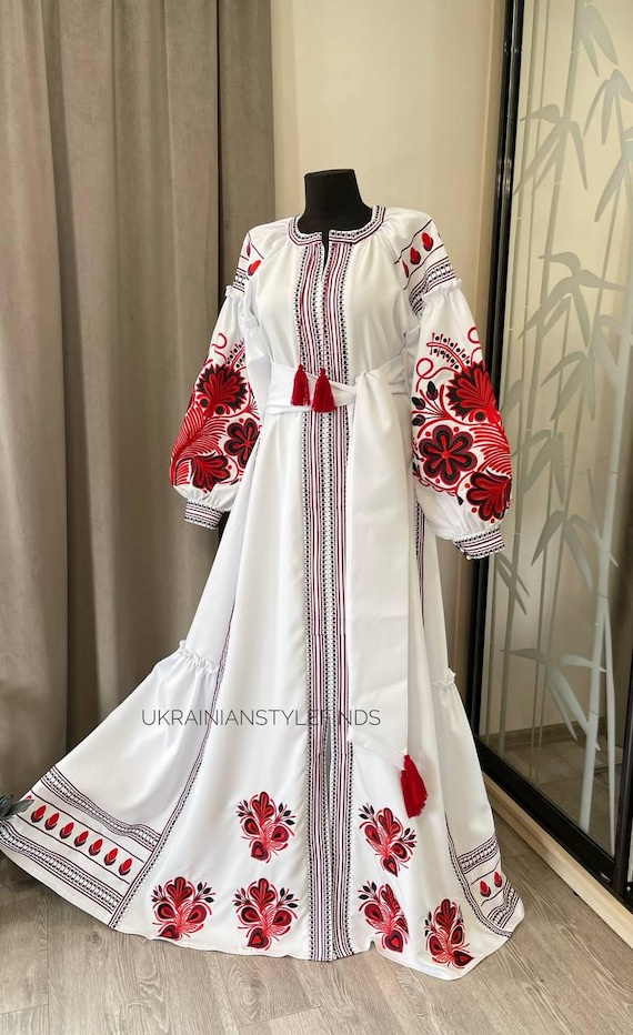 white dress with red flowers Girl's floral beige off roses shoulder to shoulder, formal party 10 US numeric while the structured bodice offers a flattering fit Red And White Cocktail Dress