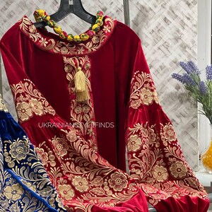 Rot-blaue Bluse im Landesstil, roter Samt, Boho-Kleidung, Blumenbluse, Boho, Straßenkleidung, verzierte Bluse, zarter Stoff.